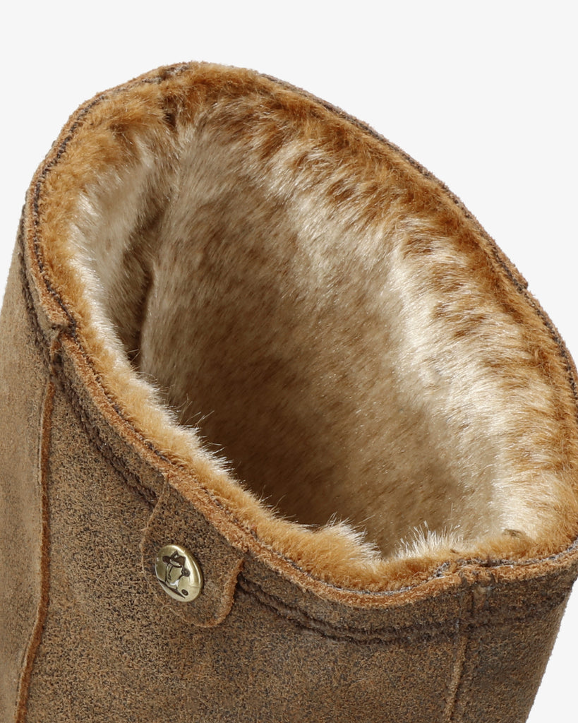 Bambina botas de piel con forro interior de pelo. marron