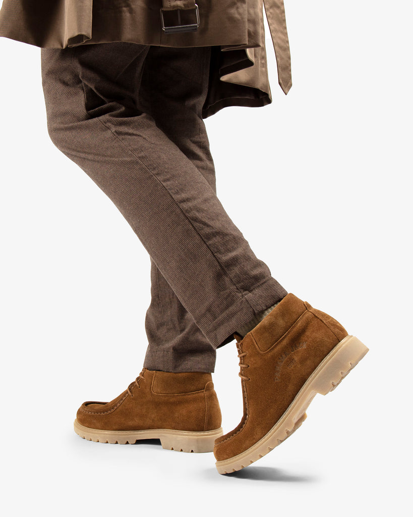 Beker botín de piel con forro interior de piel. cuero