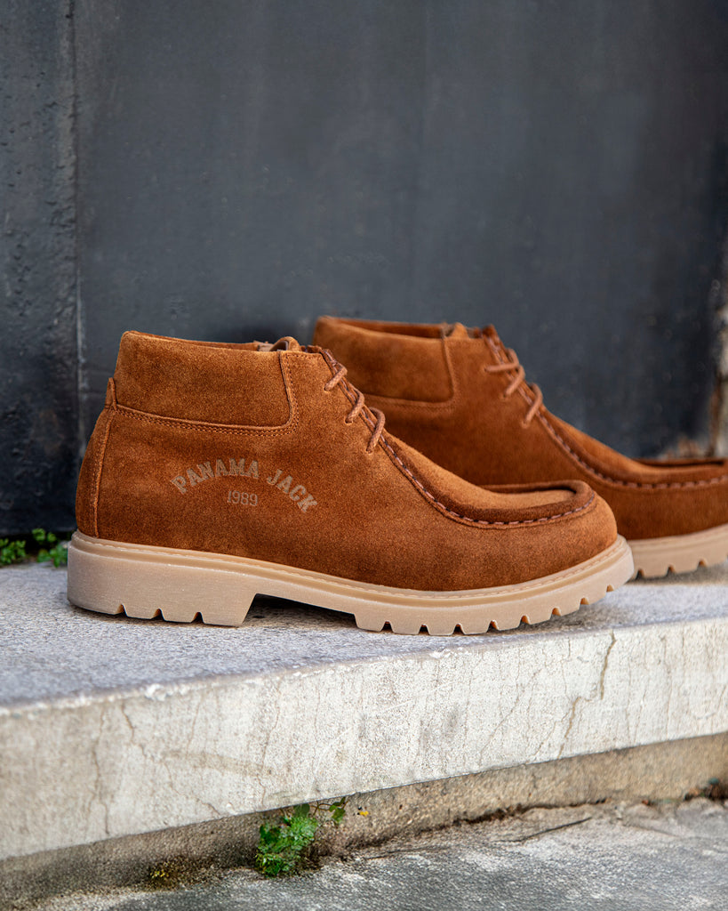 Beker botín de piel con forro interior de piel. cuero