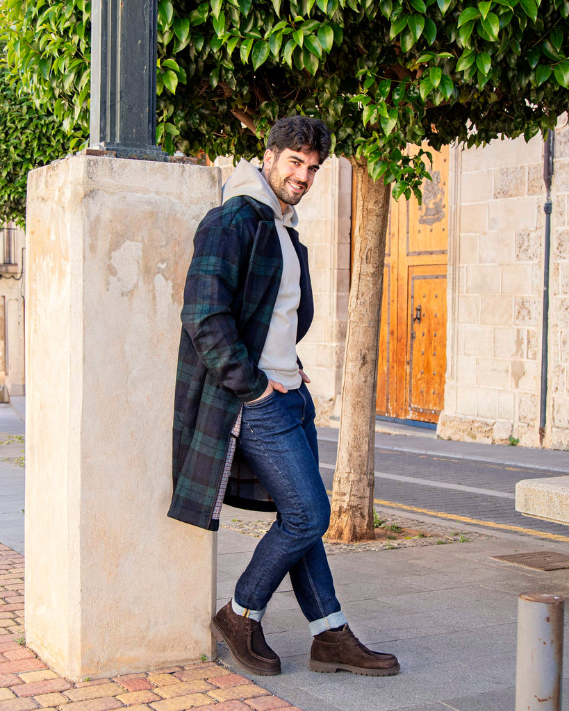 Beker botín de piel con forro interior de piel. marron