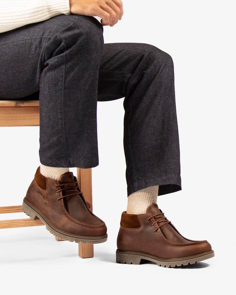 Beker botín de piel con forro interior de piel. cuero