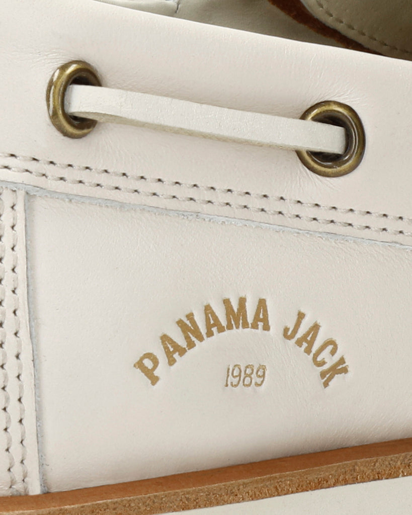 Boat náutico de piel con forro interior de piel. crudo