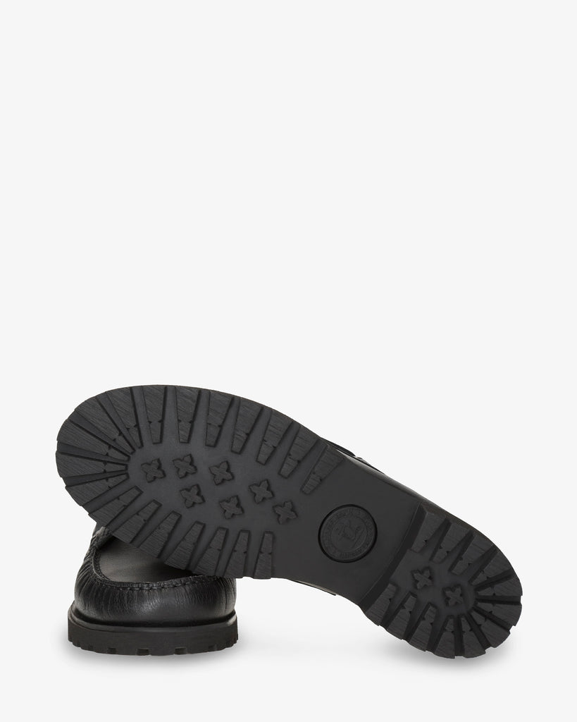 Boat náutico de piel con forro interior de pelo. negro