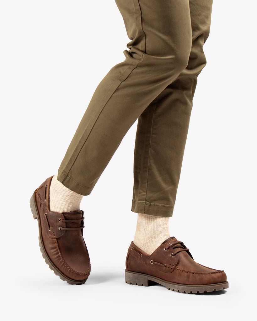 Boat náutico de piel con forro interior de piel. cuero