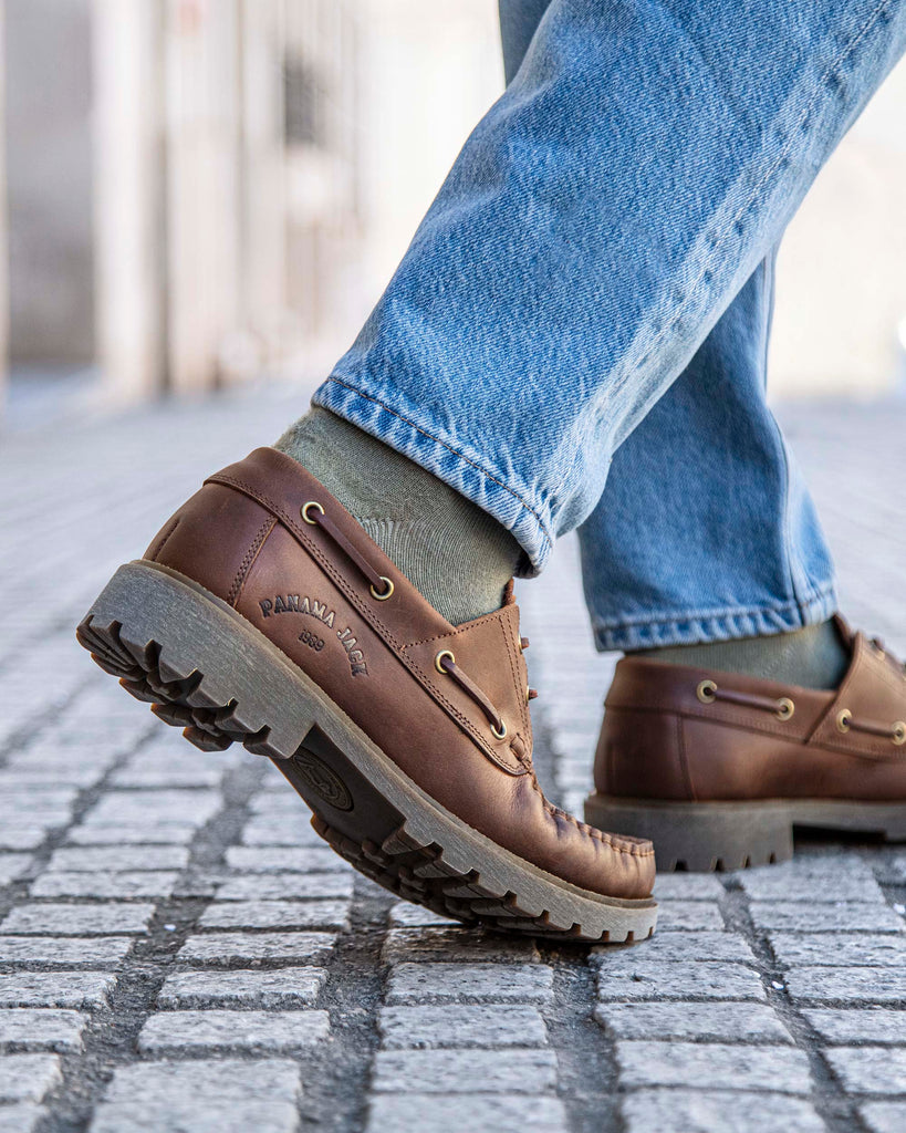 Boat náutico de piel con forro interior de piel. cuero