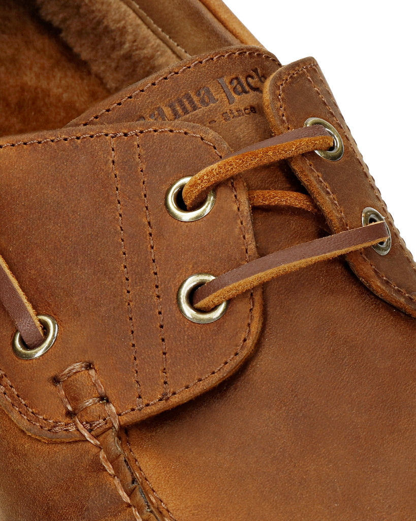 Boat Igloo náutico de piel con forro interior de pelo natural. cuero