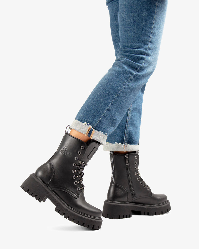 Carlyn botas de piel con forro interior de pelo. negro