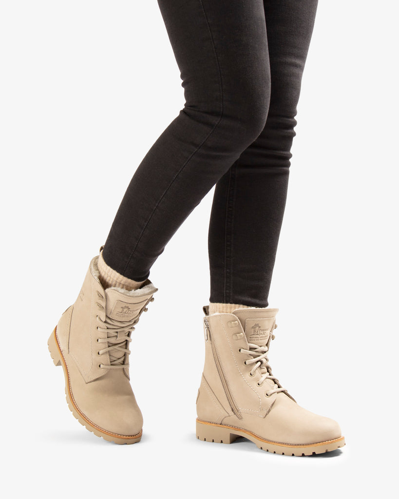 Fara Igloo Trav botas de piel con forro interior de pelo natural. crudo