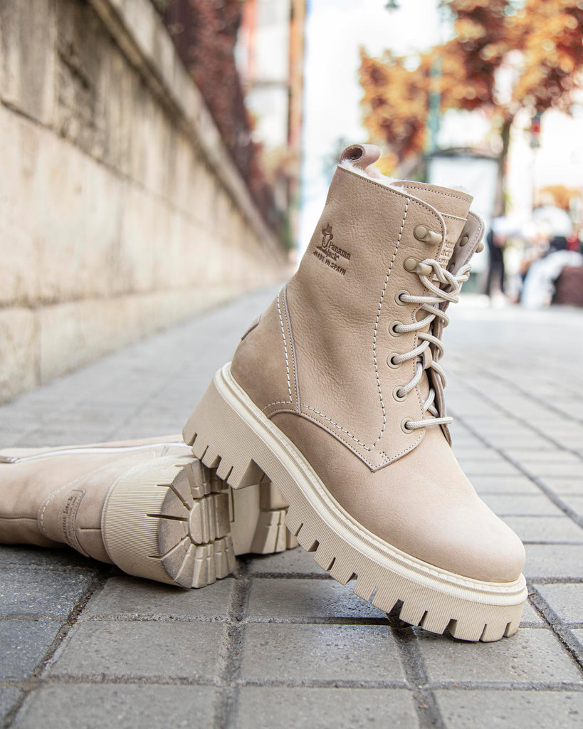 Farai botas de piel con forro interior de pelo. crudo