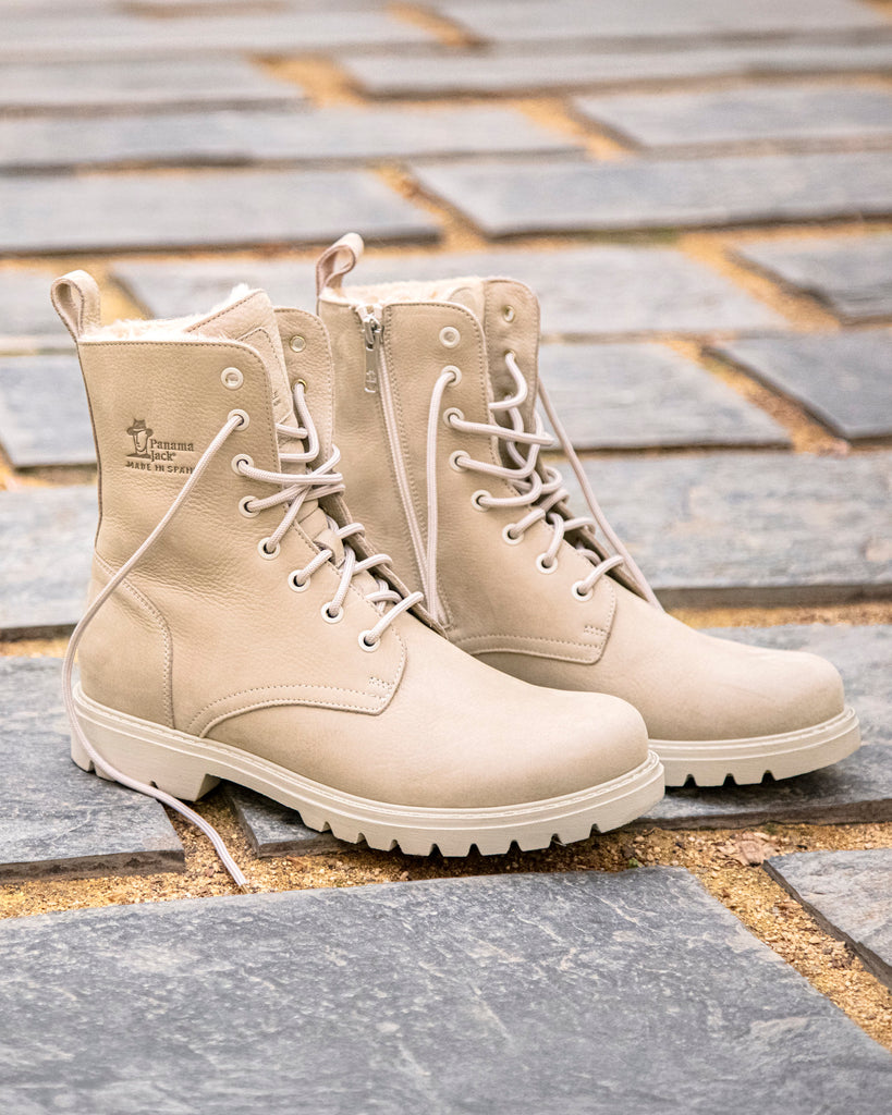 Frisia botas de piel con forro interior de pelo. crudo