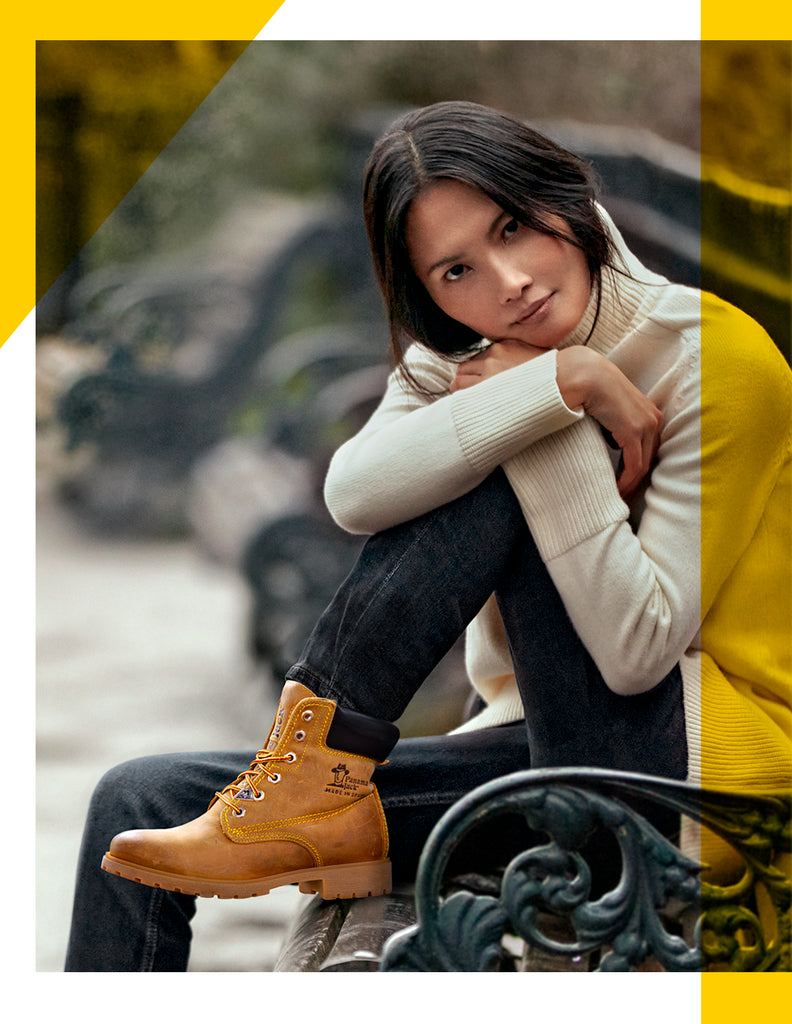 Chica sentada con botas Panama 03 Vintage