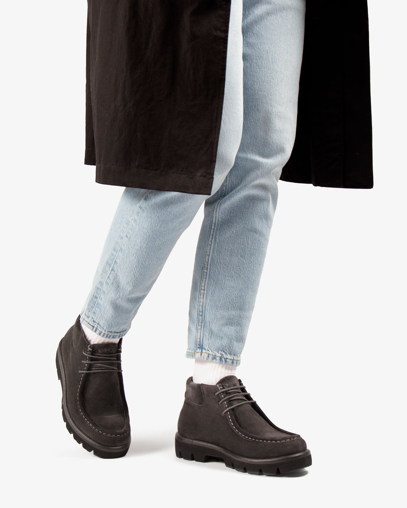 Lucca botín de piel con forro interior de piel. gris