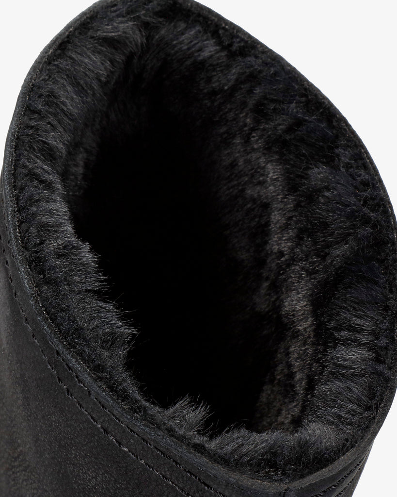 Neck botas de piel con forro interior de pelo. negro