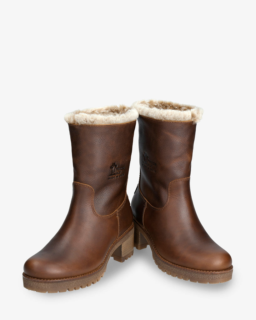 Piola botas de piel con forro interior de pelo. cuero