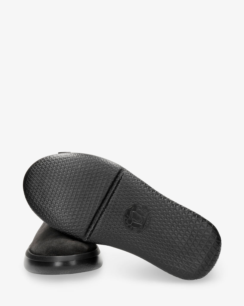 Yairo botín de piel con forro interior de lycra. gris